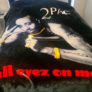 Tupac XL blanket